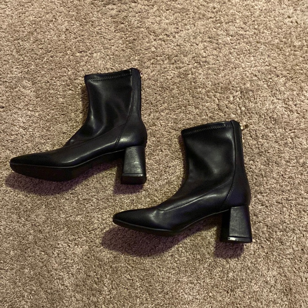 Black Heel Boots.   Size: 7 Womans